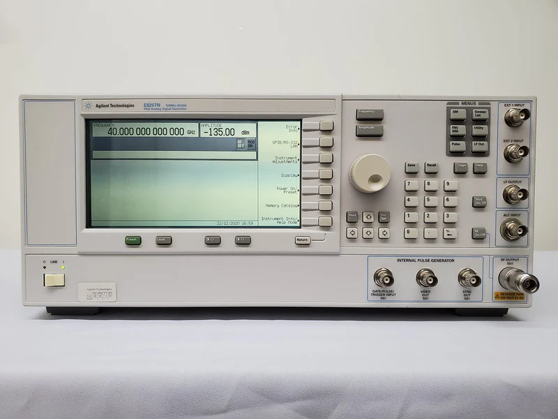 Agilent / HP / Keysight E8257N signal generator