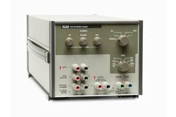 Fluke 752A calibration equipment