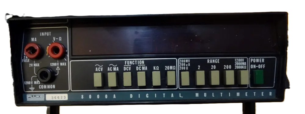 Fluke 8400A/FM laboratory instrument