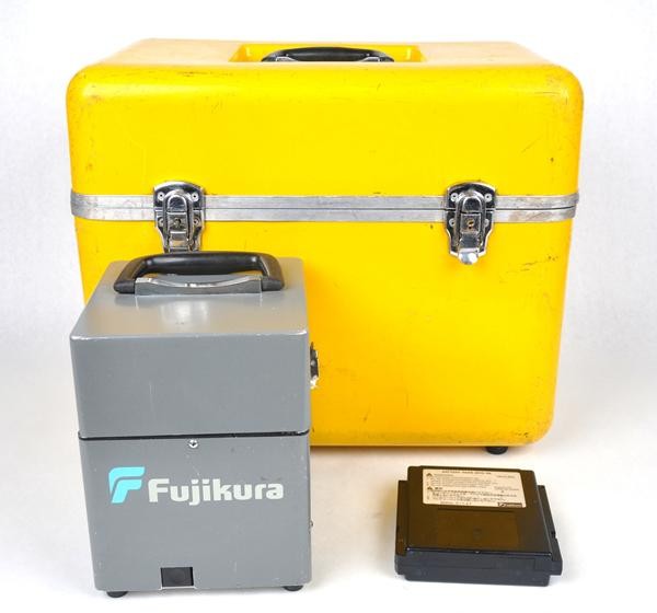 Fujikura FSM-40S fusion splicer