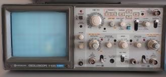 Hitachi V-525 digital oscilloscope