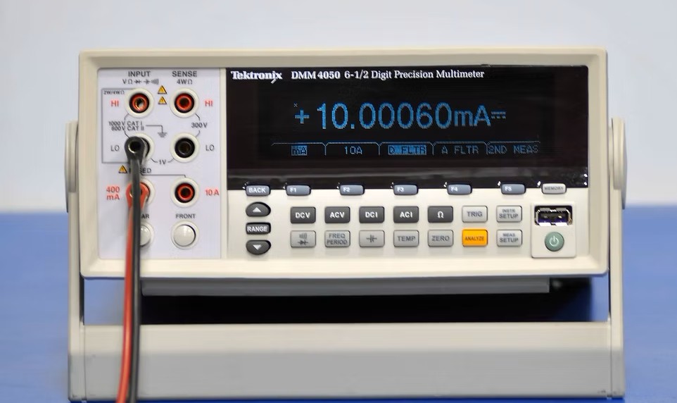 Tektronix DMM4050 digital multimeter