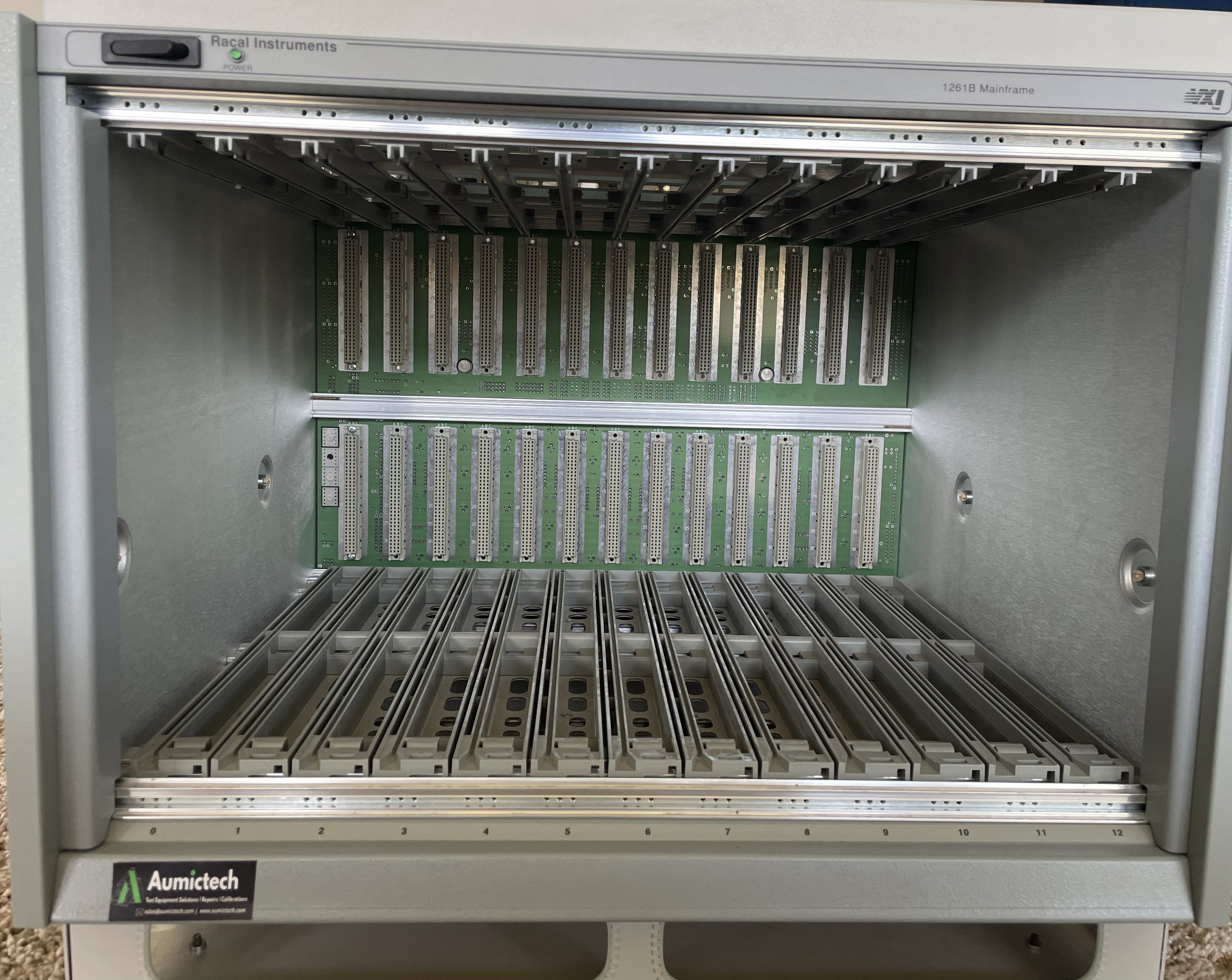 Racal 1261B Used Racal1261B VXI 13-slot Mainframe — Used and in very good cosmetic condition. Power supply not included.